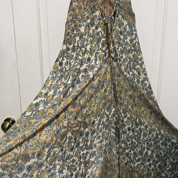 Silky Feminine Gorgeous Bohemian Versatile Dress Medium Colorful w/Wild Flowers - Picture 7 of 7